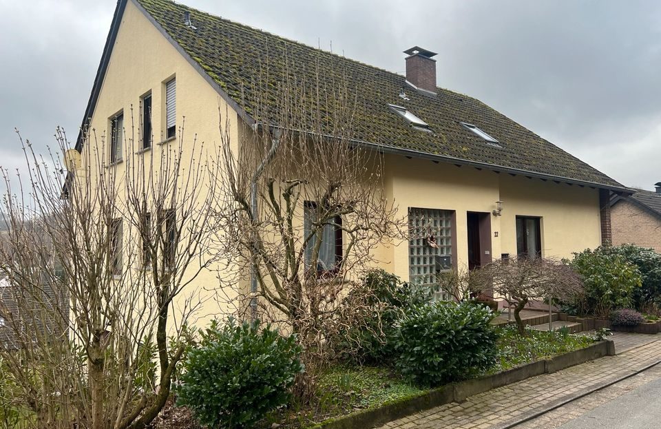 Großzügiges Haus mit Aussicht und großer Einliegerwohnung