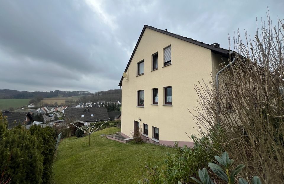 Großzügiges Haus mit Aussicht und großer Einliegerwohnung