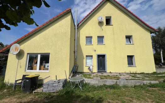 Haus mit großem Grundstück und guter Verkehrsanbindung