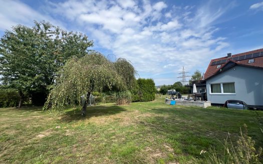 Haus mit großem Grundstück und guter Verkehrsanbindung