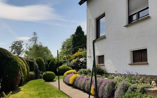 Zweifamilienhaus im „Grünen“