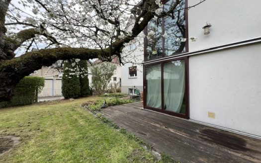 Freistehendes Haus mit 2 Wohnungen und großem Garten nahe dem Kurpark