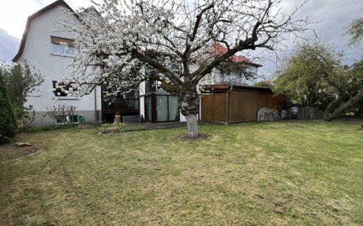 Freistehendes Haus mit 2 Wohnungen und großem Garten nahe dem Kurpark
