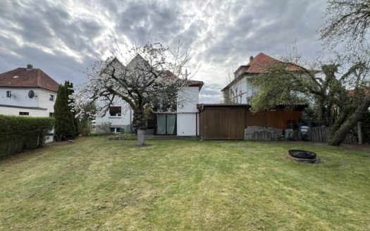 Freistehendes Haus mit 2 Wohnungen und großem Garten nahe dem Kurpark