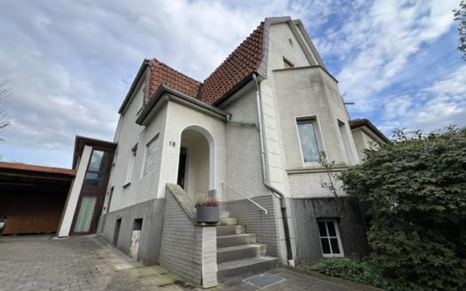 Freistehendes Haus mit 2 Wohnungen und großem Garten nahe dem Kurpark