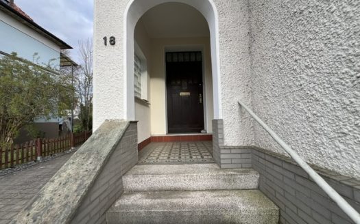 Freistehendes Haus mit 2 Wohnungen und großem Garten nahe dem Kurpark