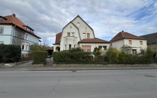 Freistehendes Haus mit 2 Wohnungen und großem Garten nahe dem Kurpark