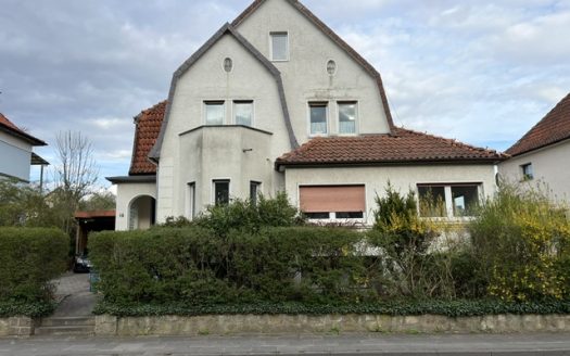 Freistehendes Haus mit 2 Wohnungen und großem Garten nahe dem Kurpark
