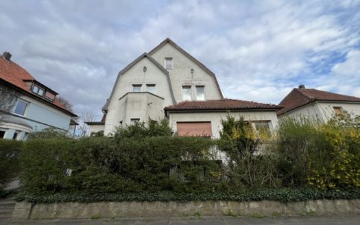 Freistehendes Haus mit 2 Wohnungen und großem Garten nahe dem Kurpark