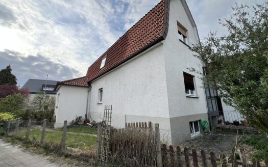 Freistehendes Haus mit 2 Wohnungen und großem Garten nahe dem Kurpark